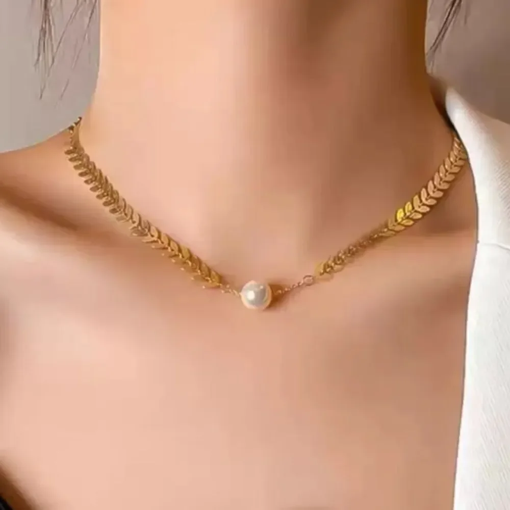 Gold Leaf Necklace with Pearl Accents N842